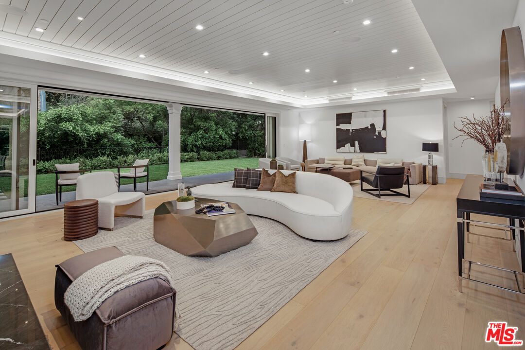 535 North Bundy Drive Los Angeles, CA 90049 - Photo 32 of 33