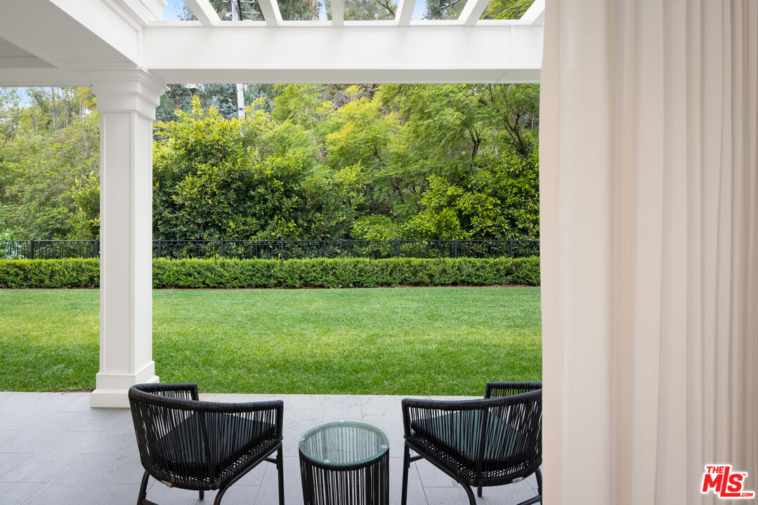 535 North Bundy Drive Los Angeles, CA 90049 - Photo 5 of 33