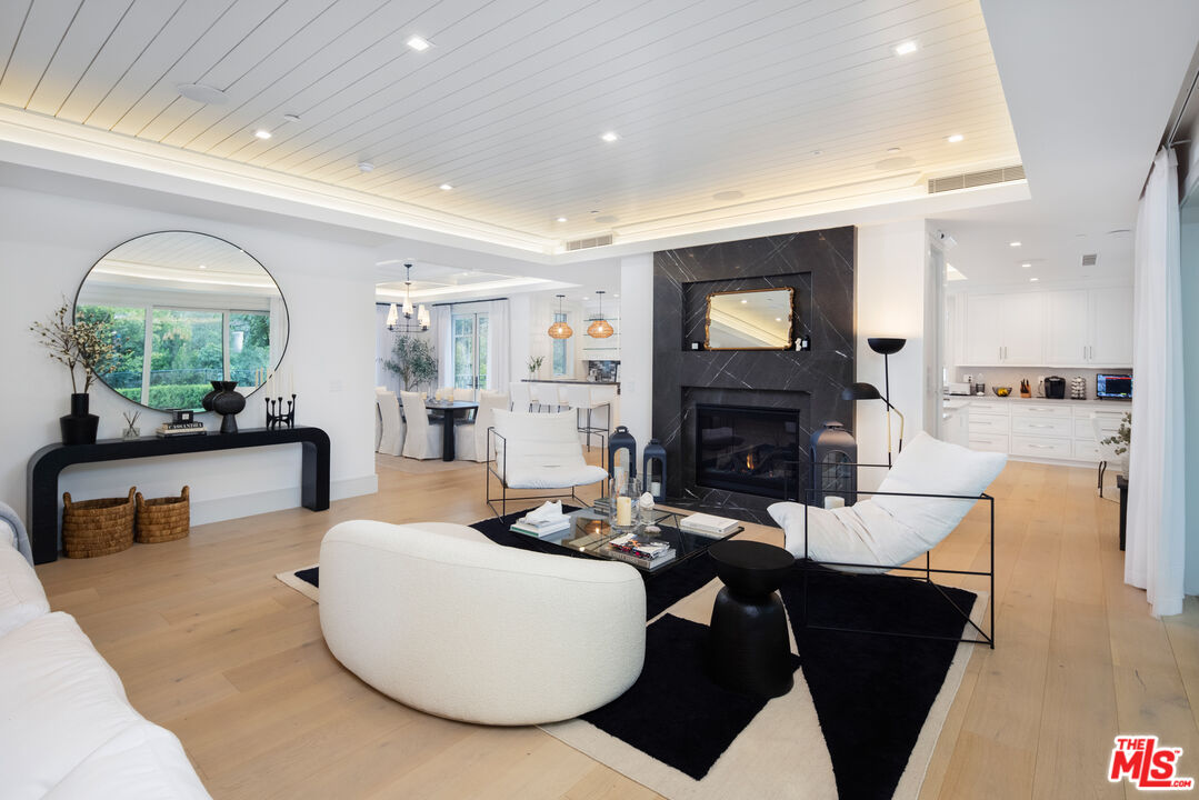 535 North Bundy Drive Los Angeles, CA 90049 - Photo 6 of 33