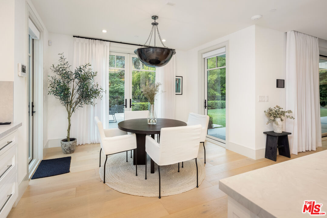 535 North Bundy Drive Los Angeles, CA 90049 - Photo 7 of 33