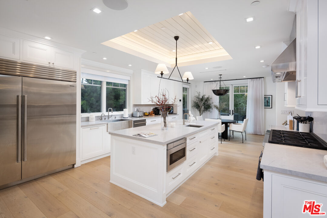 535 North Bundy Drive Los Angeles, CA 90049 - Photo 8 of 33