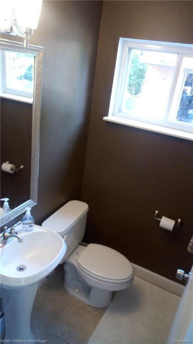 22928 Tuck Road Farmington, MI 48336 - Photo 12 of 24 12.jpg
