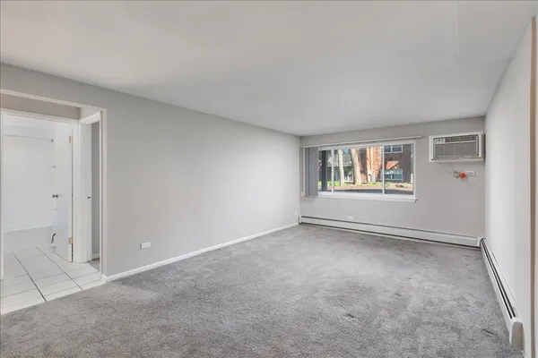 $1,395 | 5740 East Avenue, Unit 1C, Countryside, IL 60525