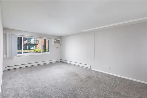 $1,395 | 5740 East Avenue, Unit 1C, Countryside, IL 60525