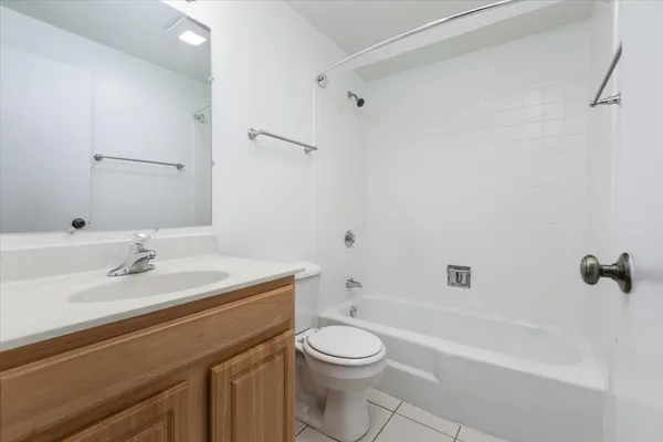 $1,395 | 5740 East Avenue, Unit 1C, La Grange, IL 60525