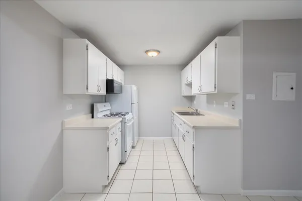 $1,395 | 5740 East Avenue, Unit 1C, Countryside, IL 60525