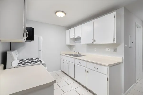 $1,395 | 5740 East Avenue, Unit 1C, Countryside, IL 60525