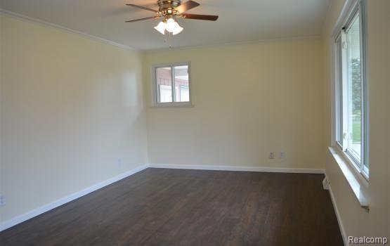 3665 Mark Road Waterford, MI 48328 - Photo 4 of 13 Living Room