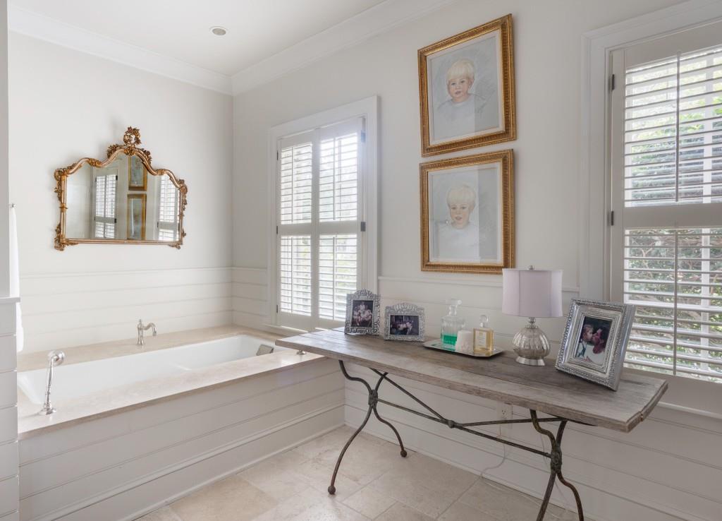 3741 Dumbarton Road Northwest Atlanta, GA 30327 - Photo 16 of 41 a spacious bathroom with a bathtub and a sink