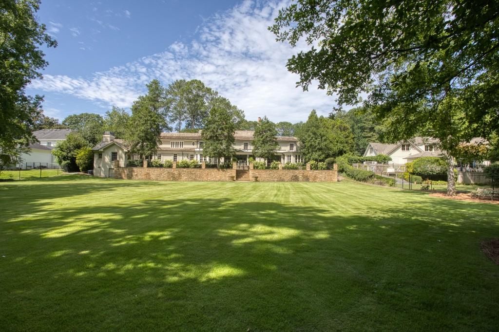 3741 Dumbarton Road Northwest Atlanta, GA 30327 - Photo 40 of 41 a garden view with outdoor space