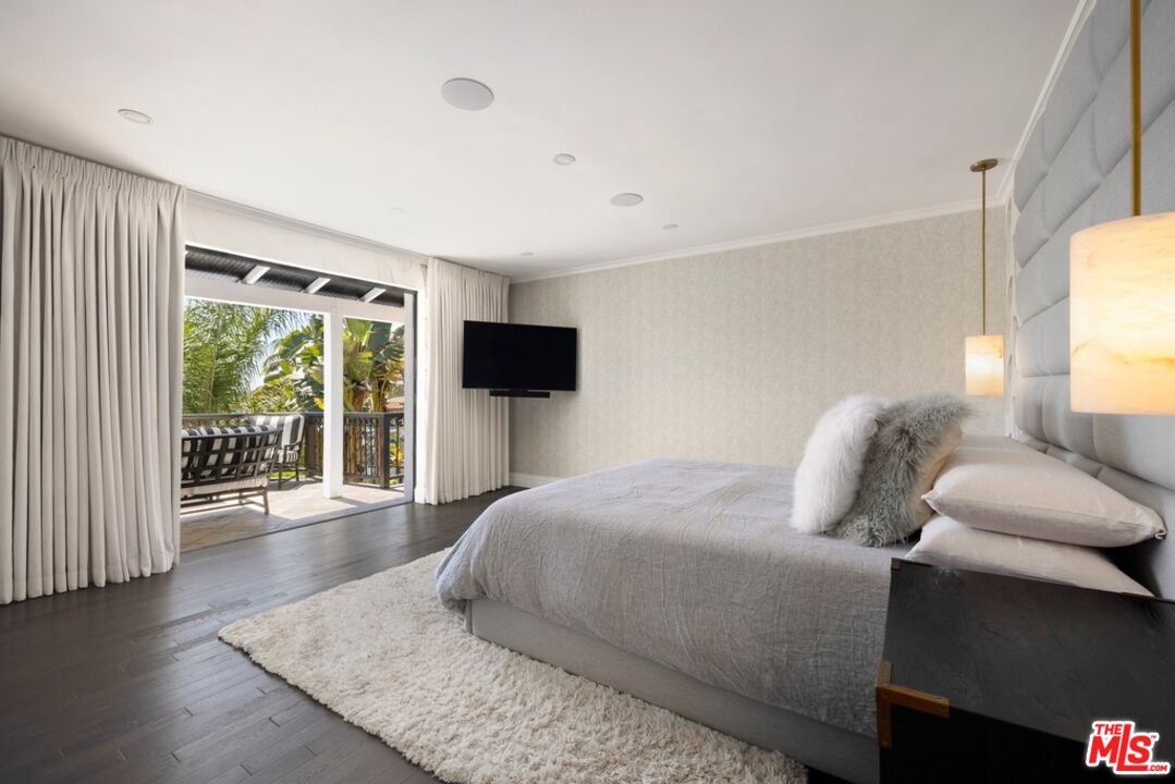 1472 North Kings Road West Hollywood, CA 90069 - Photo 12 of 23