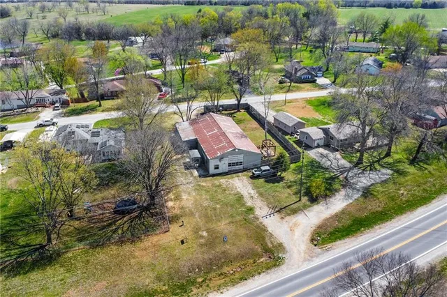 $140,000 | 31395 Old Kc Road, Paola, KS 66071