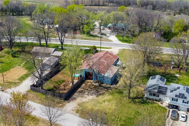 $140,000 | 31395 Old Kc Road, Paola, KS 66071