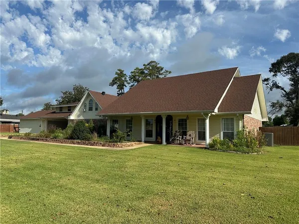 $300,000 | 3483 Highway 107, Plaucheville, LA 71362