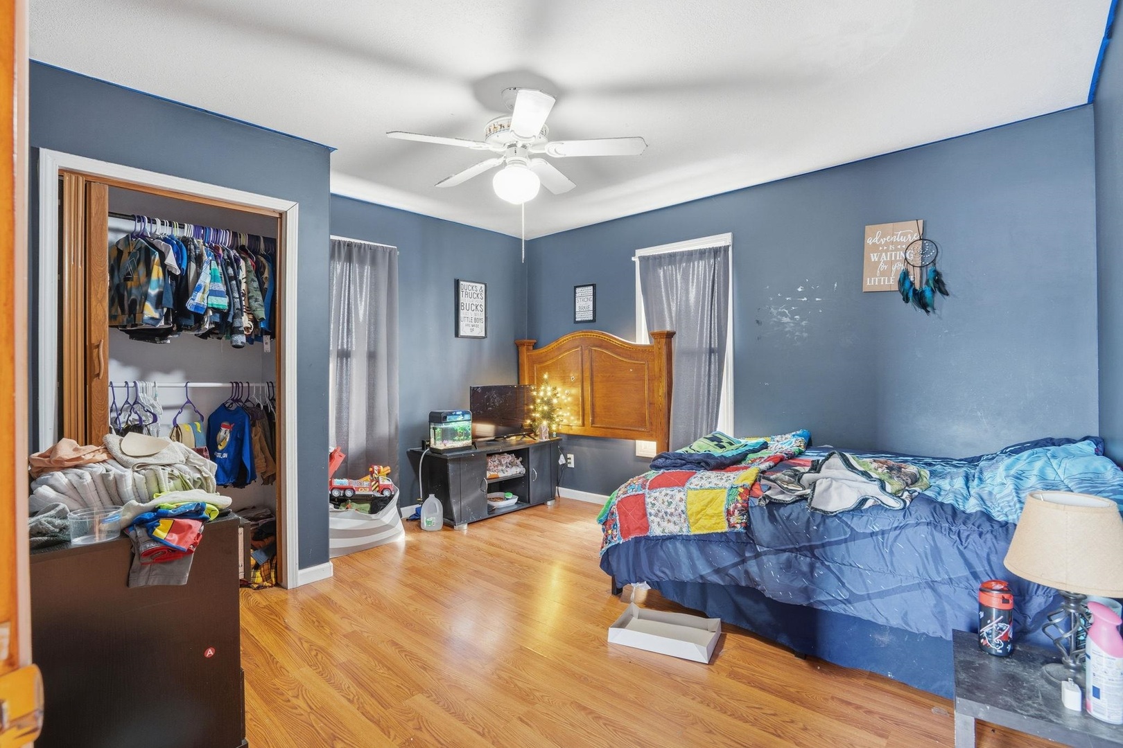 314 Washington Street Davenport, IA 52802 - Photo 12 of 22 a living room with furniture and a flat screen tv