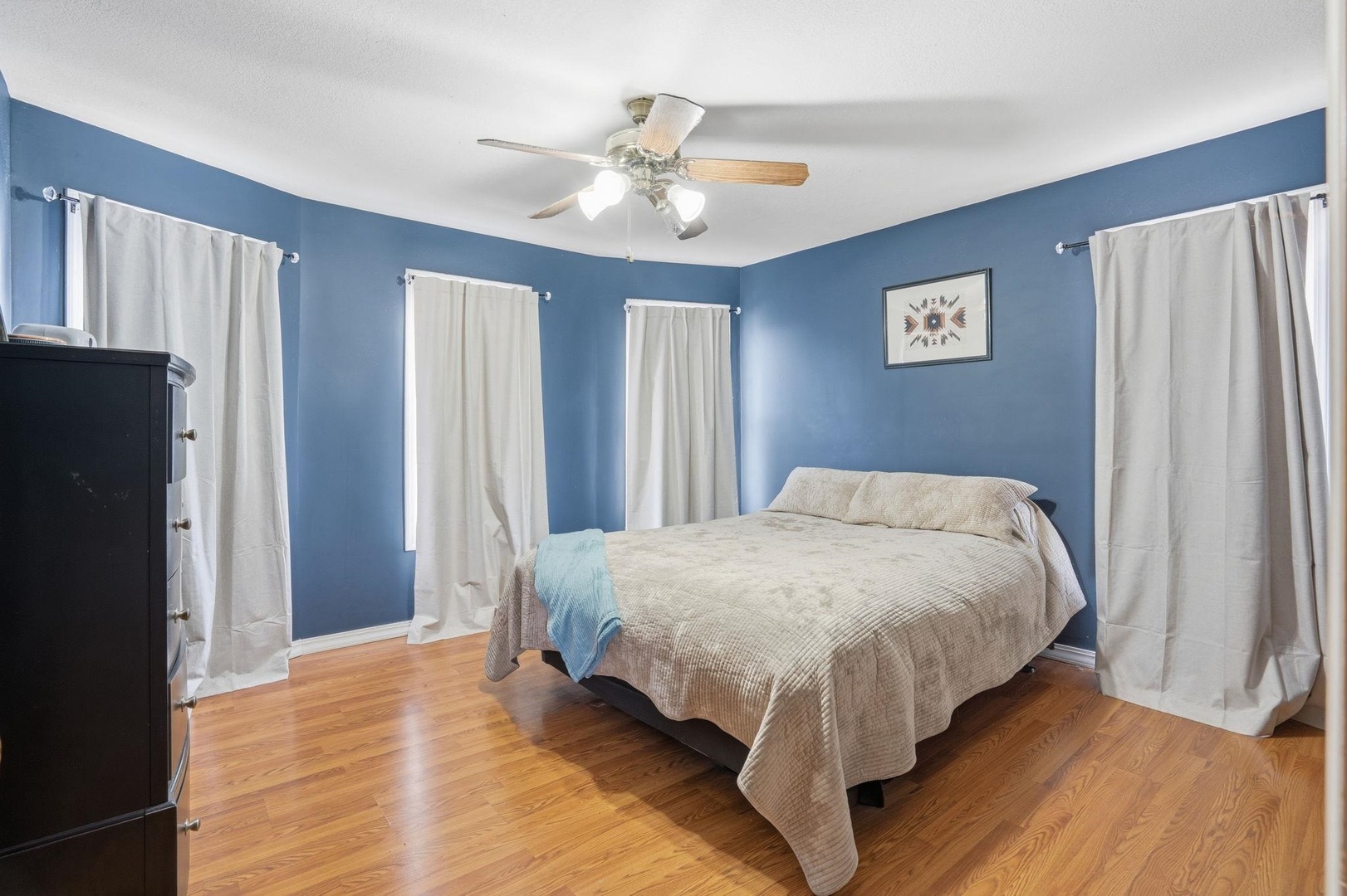 314 Washington Street Davenport, IA 52802 - Photo 13 of 22 a bed sitting in a spacious bedroom next to a window