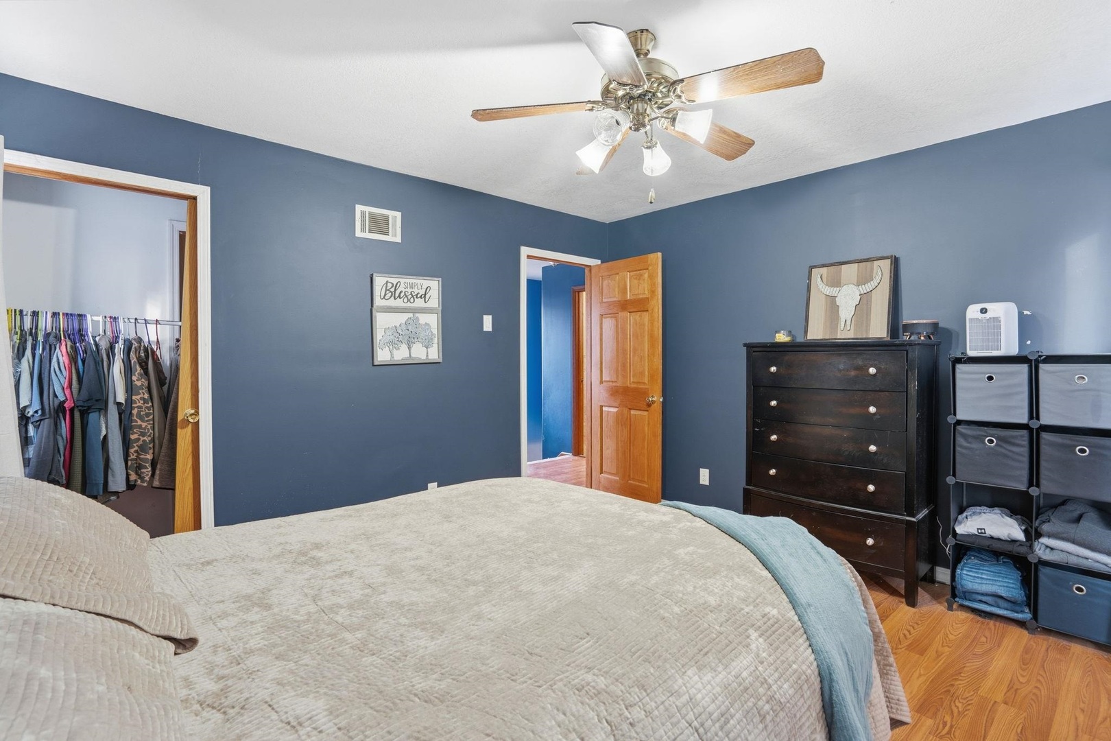 314 Washington Street Davenport, IA 52802 - Photo 14 of 22 a bedroom with a bed and a dresser