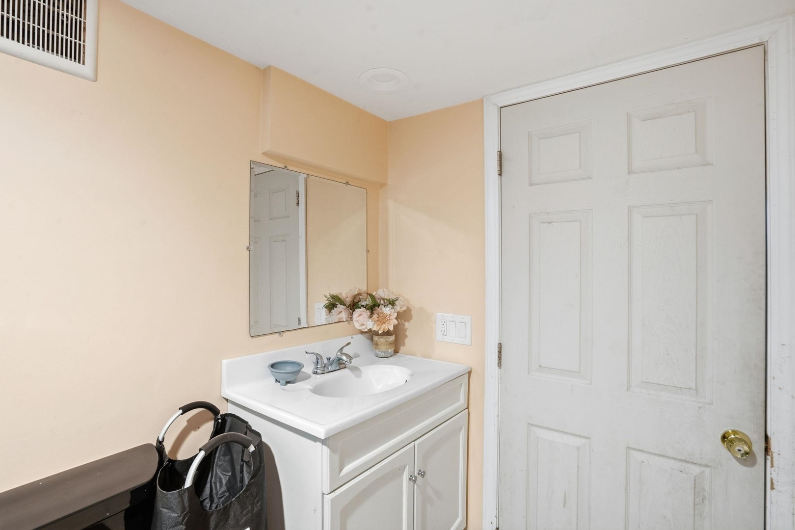 314 Washington Street Davenport, IA 52802 - Photo 16 of 22 a bathroom with a sink a vanity and a mirror