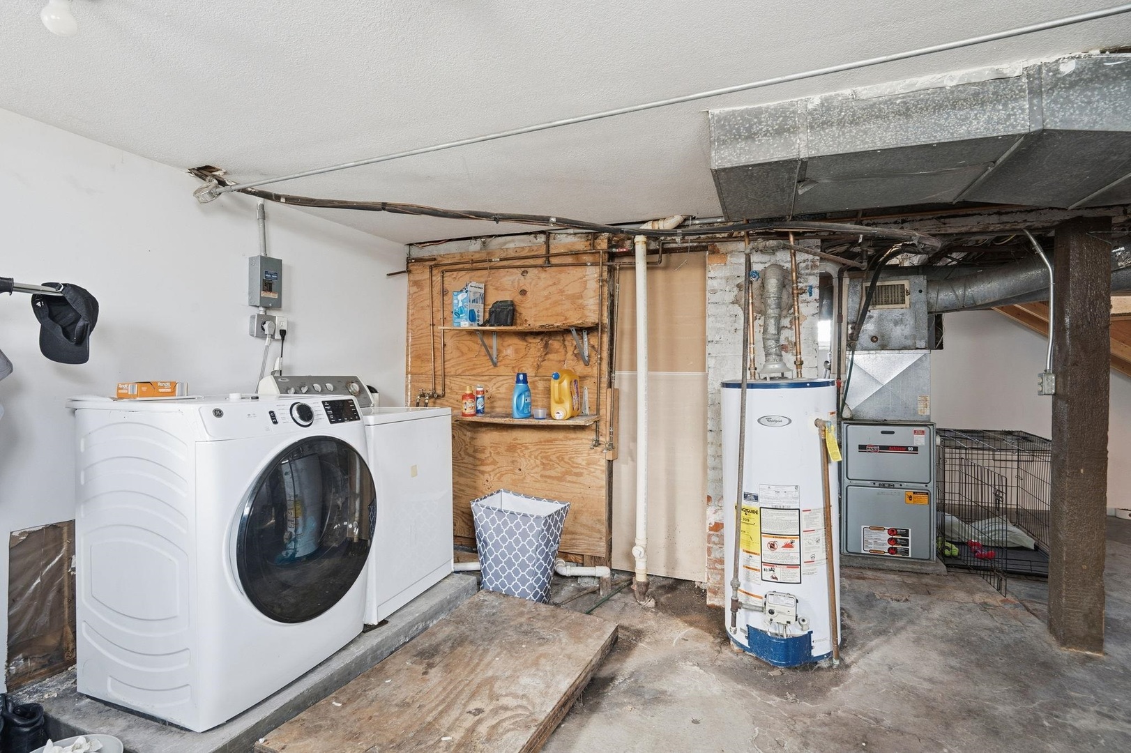 314 Washington Street Davenport, IA 52802 - Photo 19 of 22 a utility room with dryer and washer