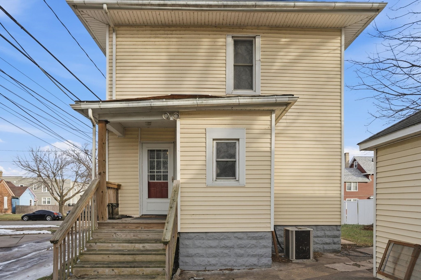 314 Washington Street Davenport, IA 52802 - Photo 20 of 22 a view of a house with a door
