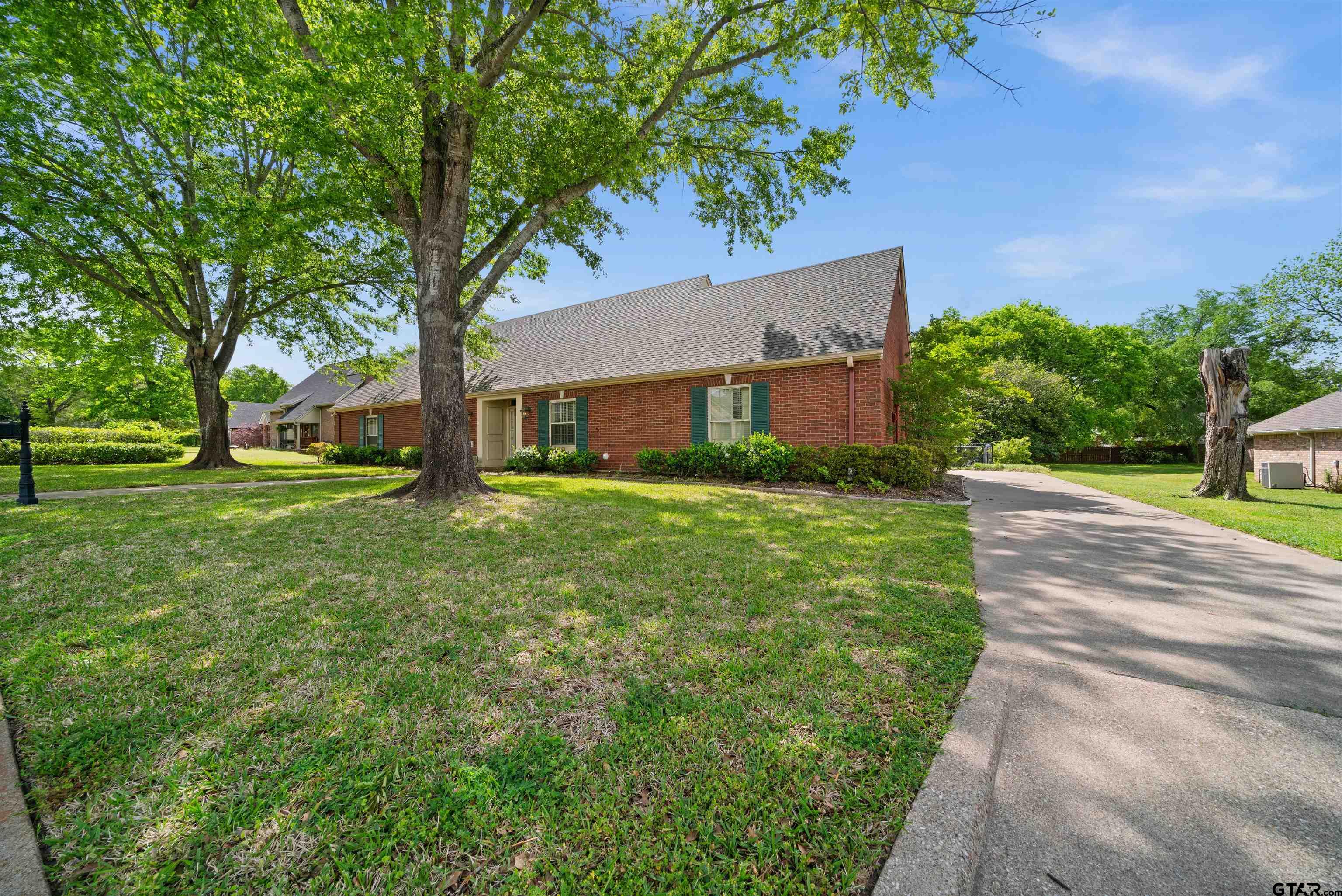2103 Baylor Street Jacksonville, TX 75766 - Photo 3 of 45 a front view of a house with garden