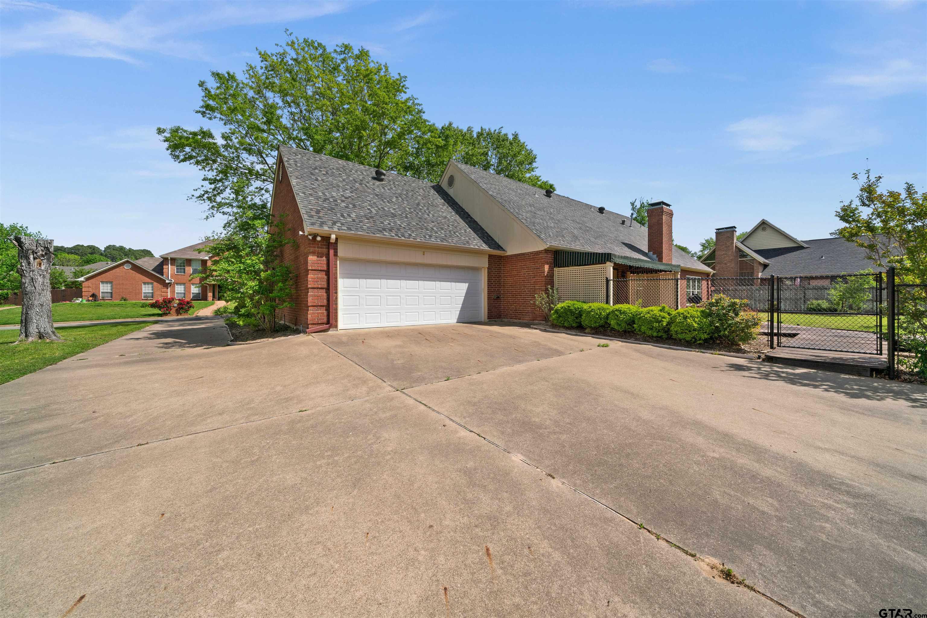 2103 Baylor Street Jacksonville, TX 75766 - Photo 4 of 45 a view of a house with a street