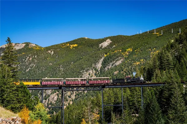 $425,000 | 2121 Hummingbird Way, Unit 204, Georgetown, CO 80444