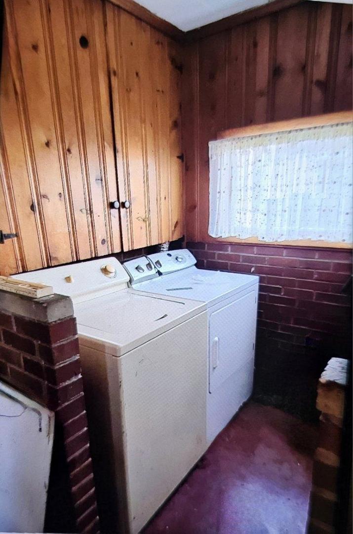 113 Cunningham Avenue Danville, IL 61832 - Photo 21 of 25 a utility room with dryer and washer