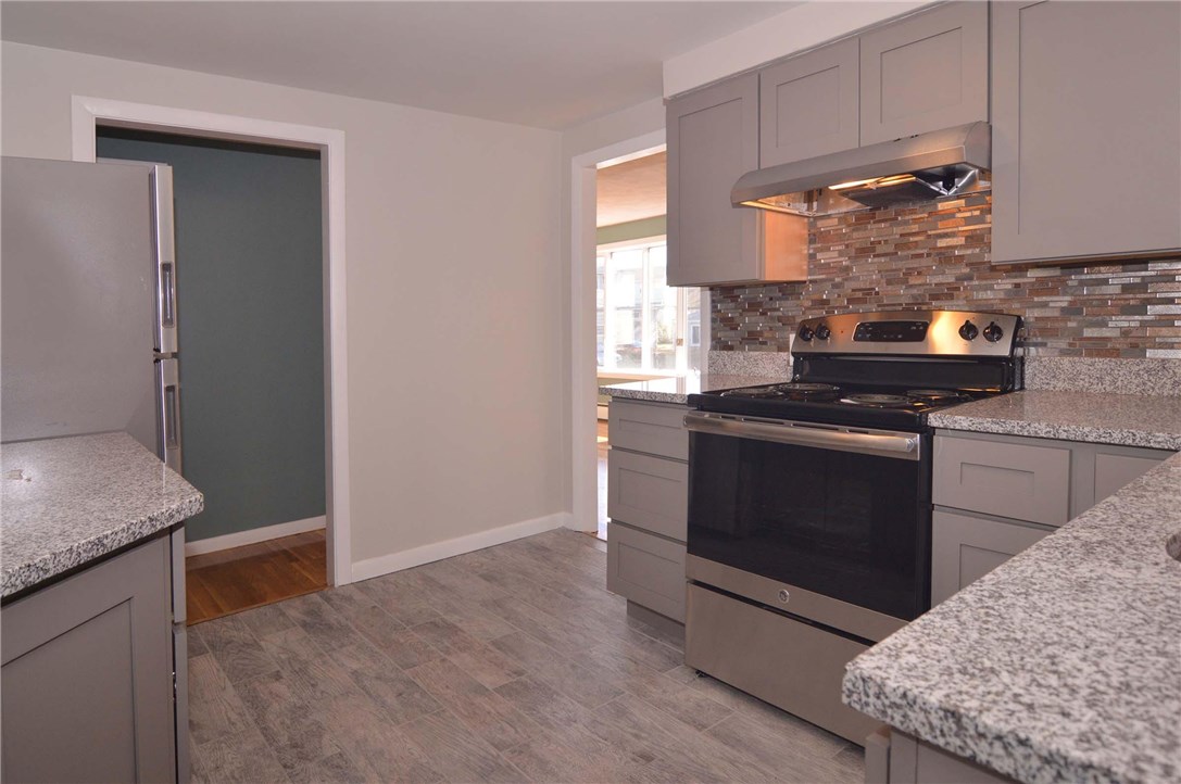 73 Appleton Street Cranston, RI 02910 - Photo 3 of 37 Gallery Image 3