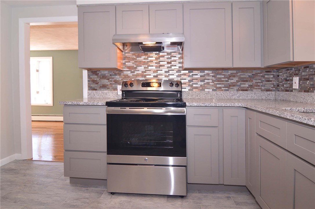 73 Appleton Street Cranston, RI 02910 - Photo 5 of 37 Gallery Image 5