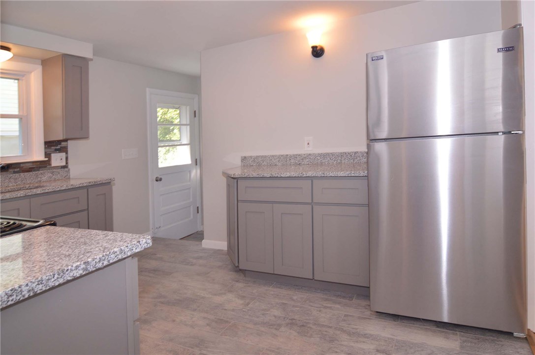 73 Appleton Street Cranston, RI 02910 - Photo 6 of 37 Gallery Image 6