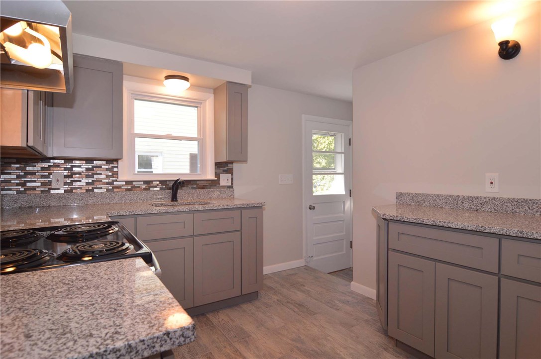 73 Appleton Street Cranston, RI 02910 - Photo 7 of 37 Gallery Image 7