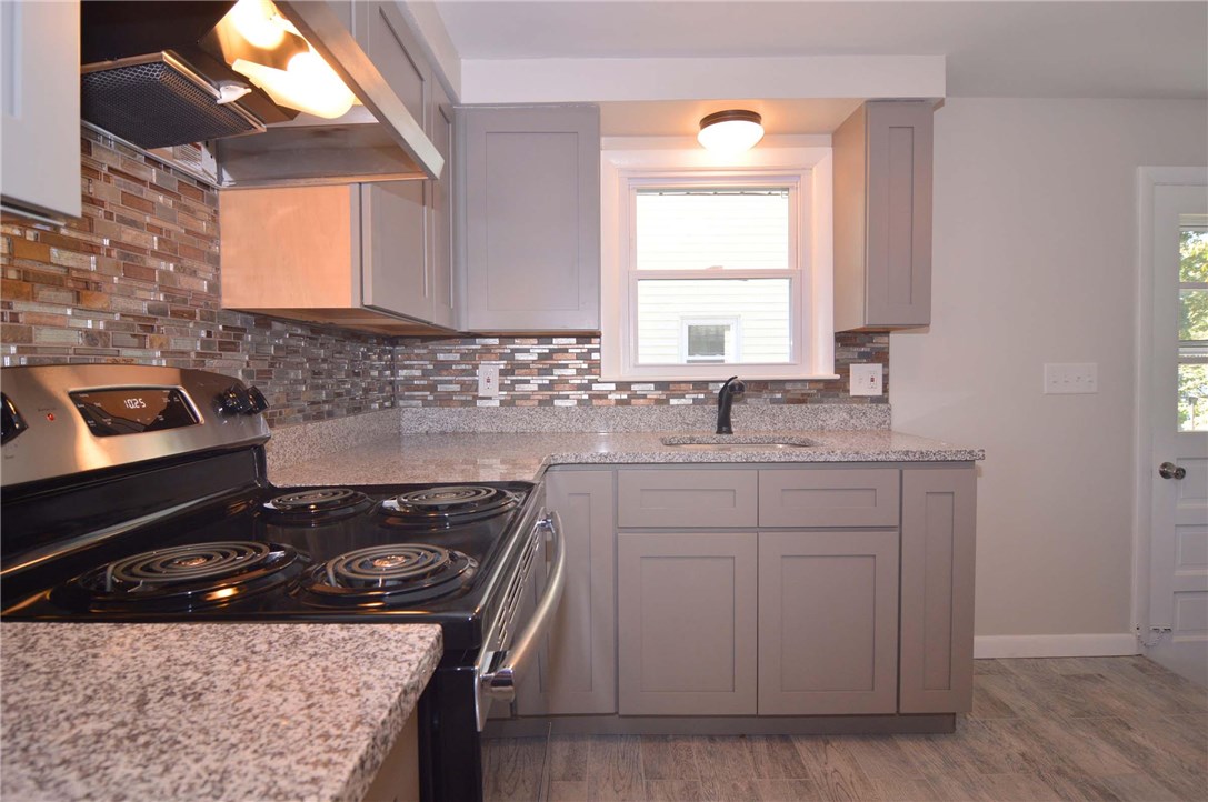 73 Appleton Street Cranston, RI 02910 - Photo 8 of 37 Gallery Image 8