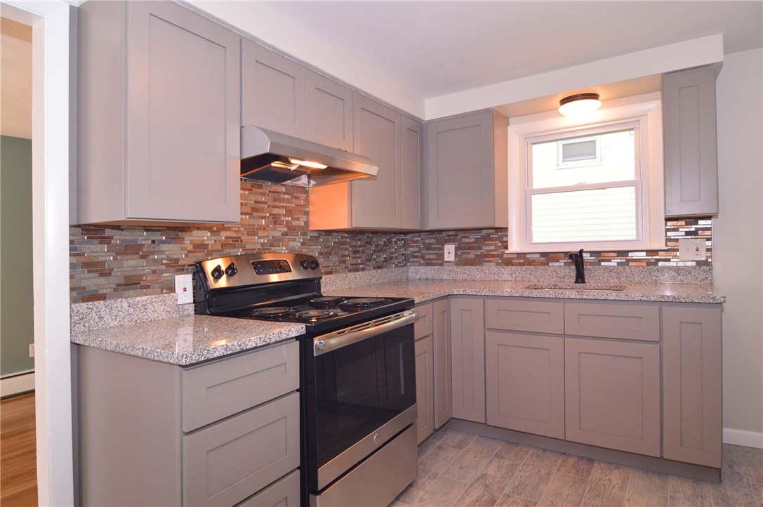 73 Appleton Street Cranston, RI 02910 - Photo 9 of 37 Gallery Image 9
