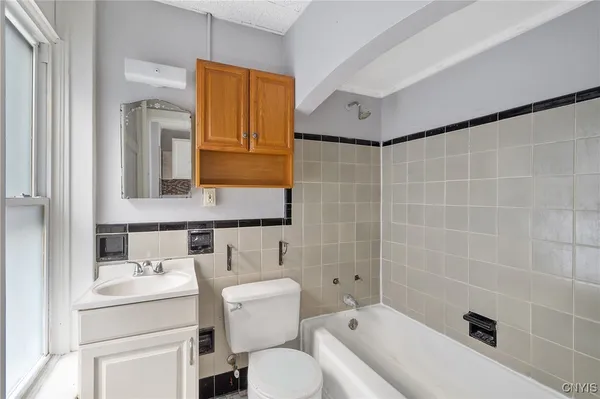 $1,200 | 319 North Salina Street, Syracuse, NY 13203