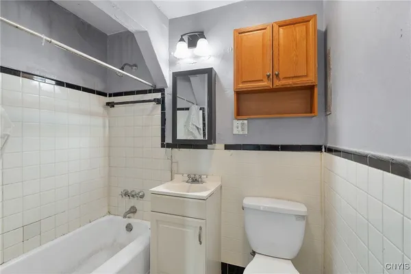 $1,200 | 319 North Salina Street, Syracuse, NY 13203