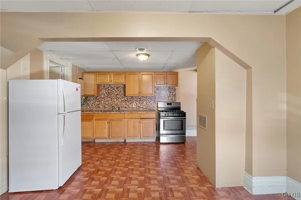 $1,200 | 319 North Salina Street, Syracuse, NY 13203