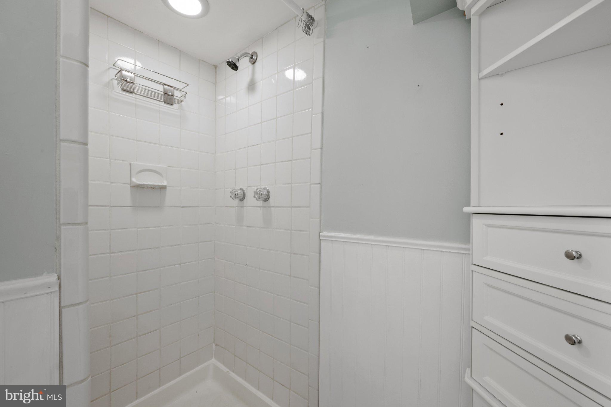 615 South Clinton Street Baltimore, MD 21224 - Photo 16 of 39 a bathroom with a shower