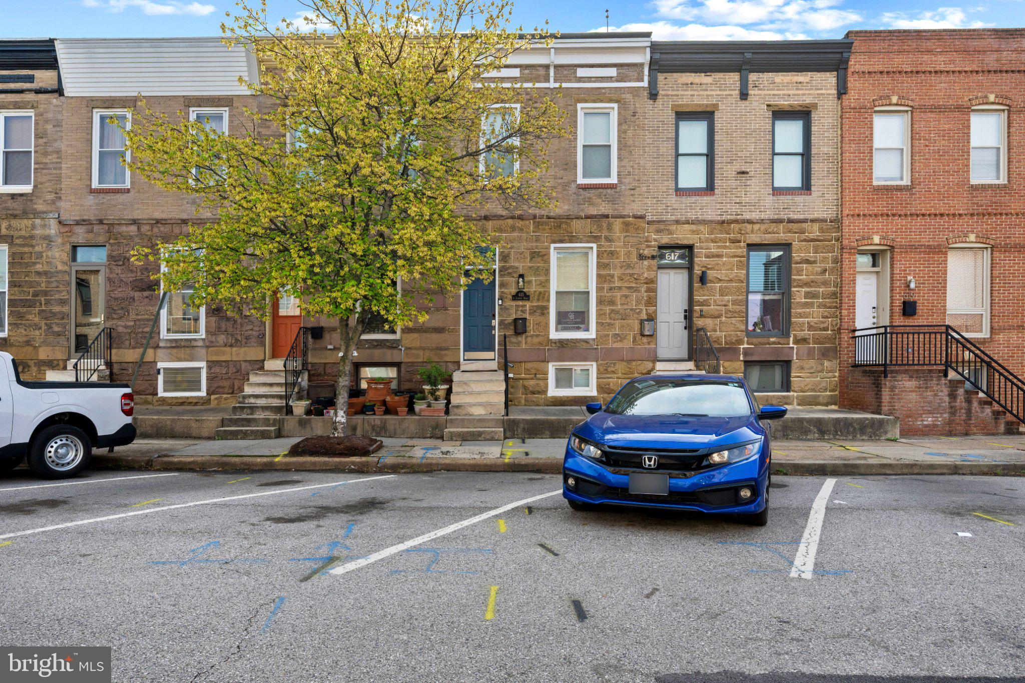 615 South Clinton Street Baltimore, MD 21224 - Photo 38 of 39 a car parked in front of a building