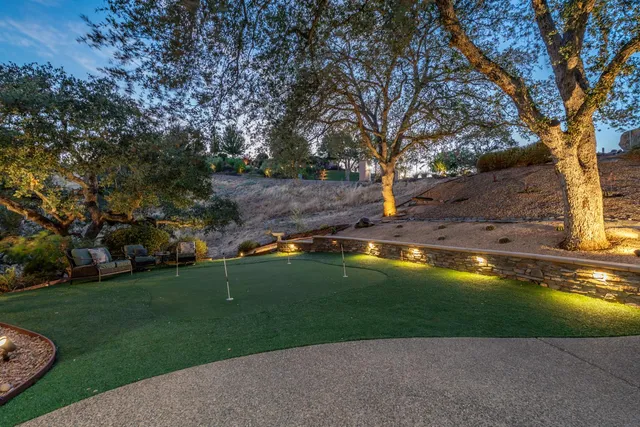 a view of an outdoor space