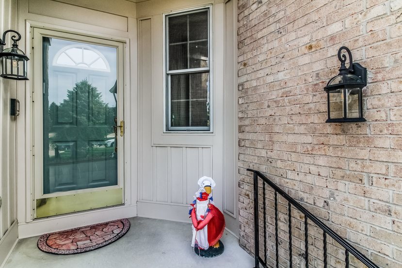 1670 Maple Creek Court Rochester, MI 48306 - Photo 5 of 43 31352779-4.JPG
