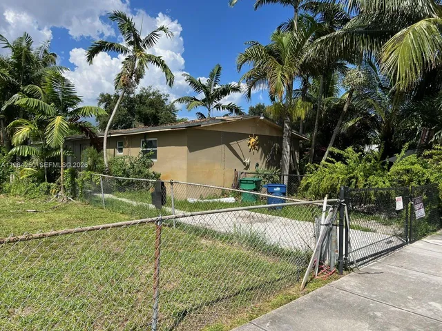 $685,000 | 3921-3923 Northwest 164th Street, Miami Gardens, FL 33054