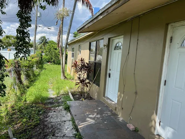 $685,000 | 3921-3923 Northwest 164th Street, Miami Gardens, FL 33054