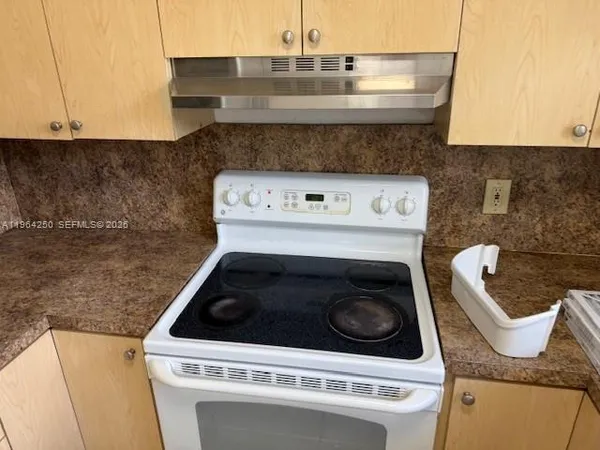 $685,000 | 3921-3923 Northwest 164th Street, Miami Gardens, FL 33054