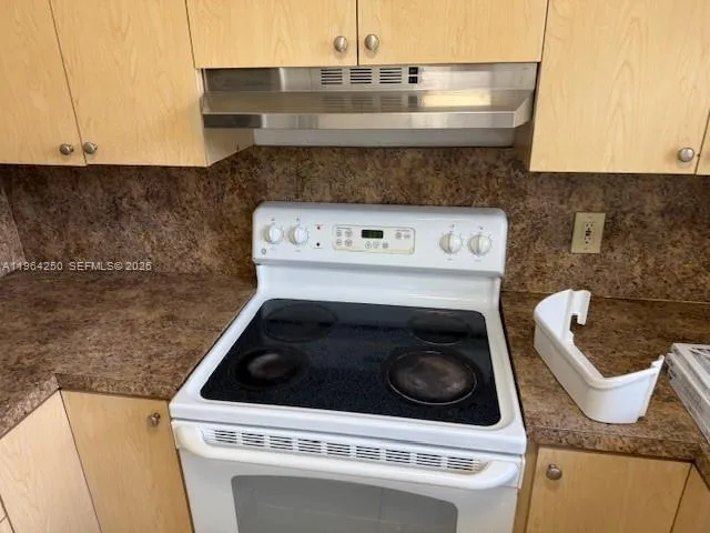 $685,000 | 3921-3923 Northwest 164th Street, Miami Gardens, FL 33054