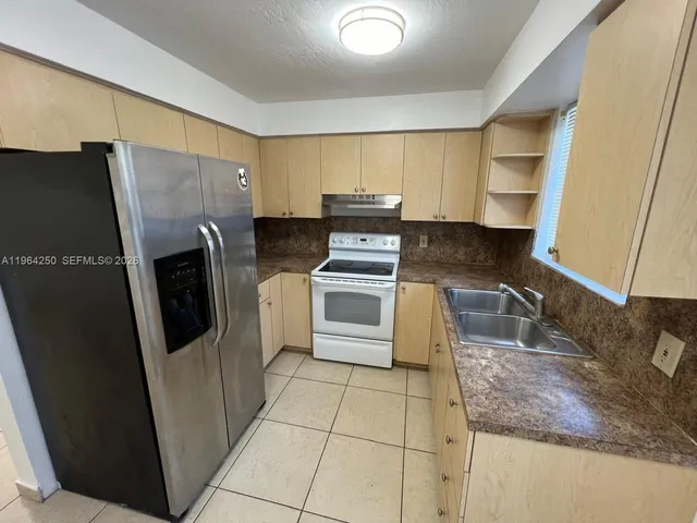 $685,000 | 3921-3923 Northwest 164th Street, Miami Gardens, FL 33054