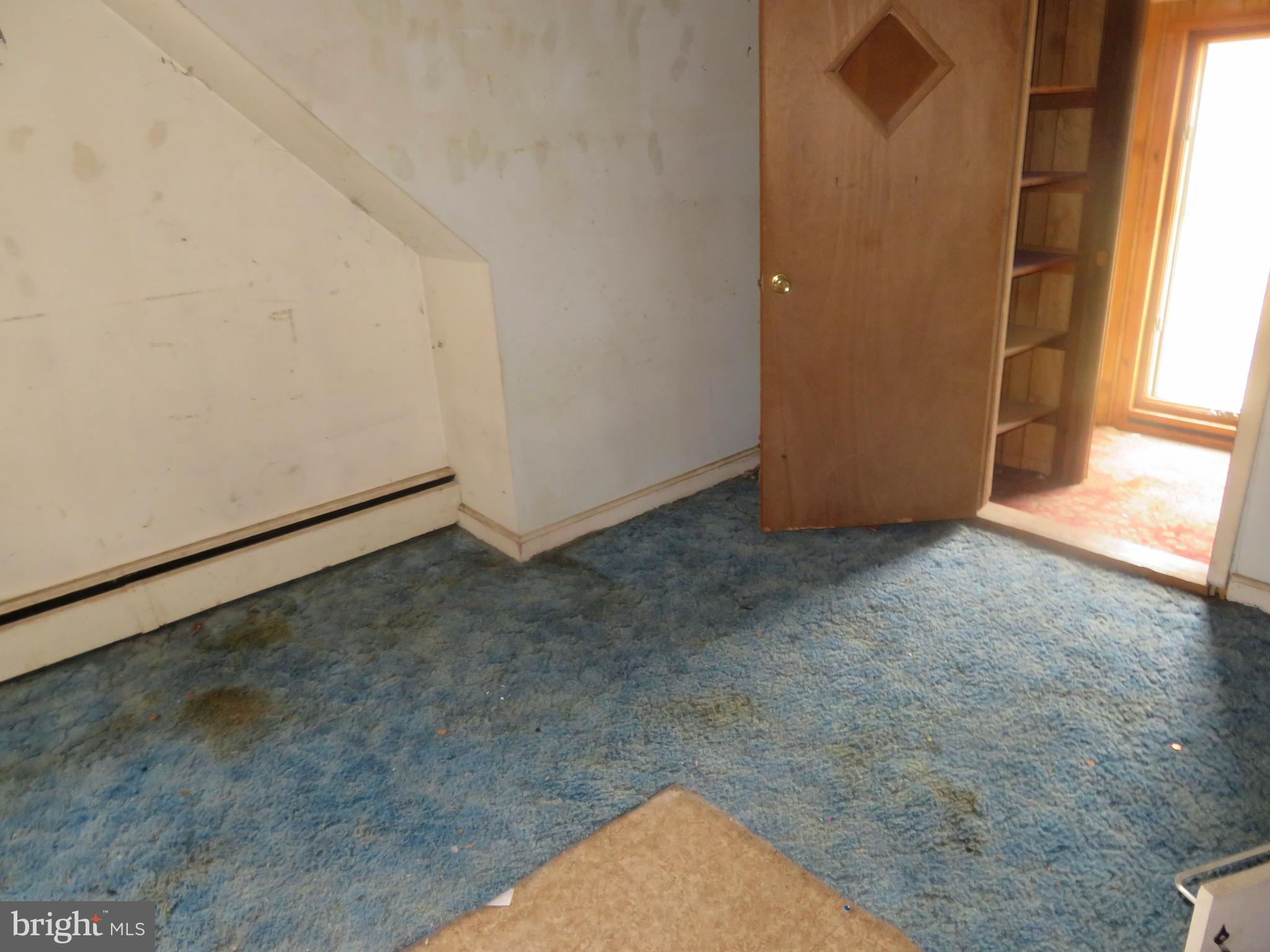 721 Lucas Lane Southampton, NJ 08088 - Photo 16 of 19 an empty room with windows