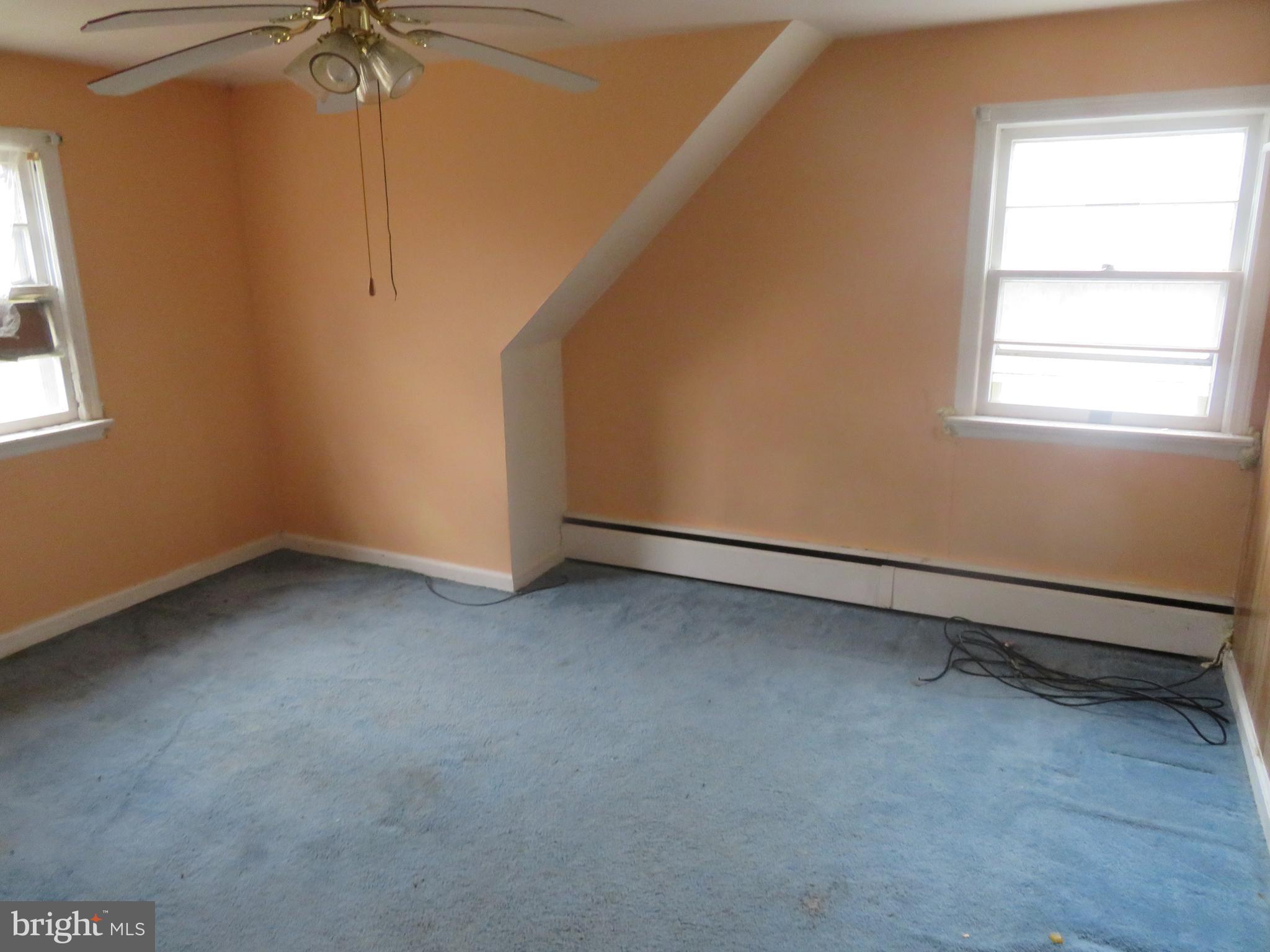 721 Lucas Lane Southampton, NJ 08088 - Photo 18 of 19 an empty room with a window