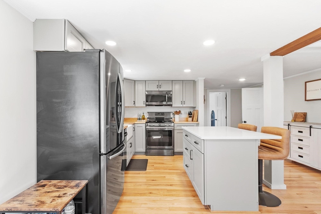 84 Hammond Street Rowley, MA 01969 - Photo 4 of 40