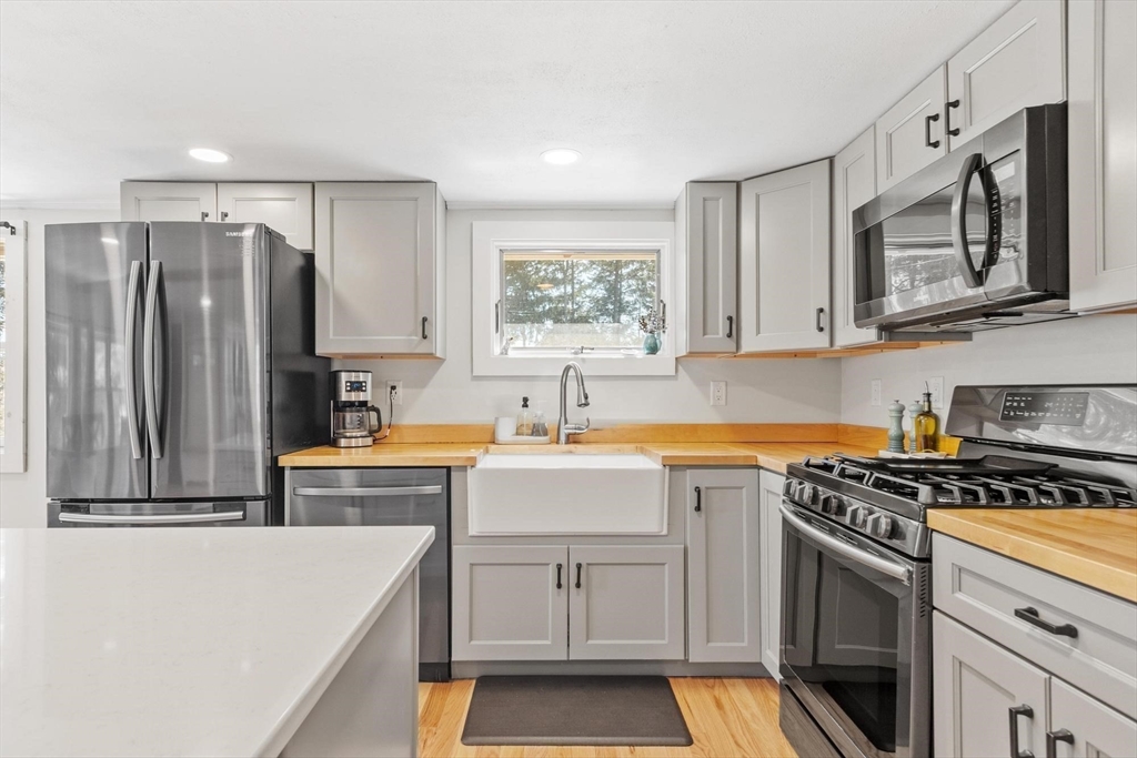 84 Hammond Street Rowley, MA 01969 - Photo 9 of 40